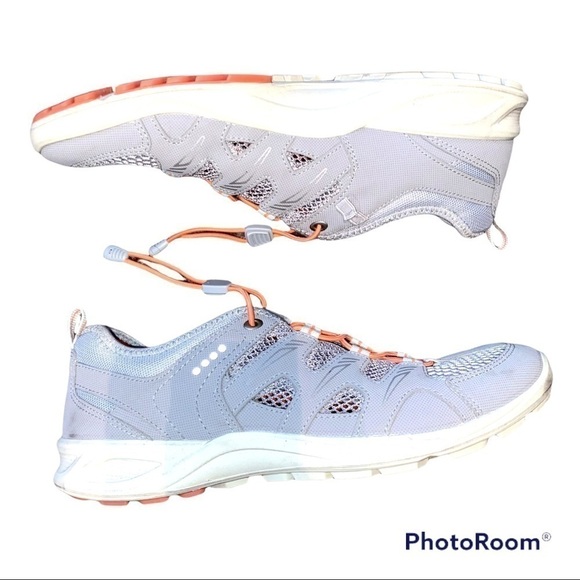 Ecco light grey running shoe. Walk or light hiking. Size 38 / 7.5. - Picture 2 of 8